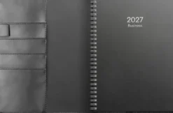 Kalender Business svart konstläder med slejf 2027