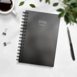 Kalender Dagbok svart plast 2026